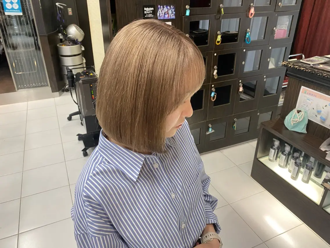 ミディアム カラー グレージュ ミルクティーグレージュ ボブ カット ヘアカラー トリートメント グレージュ達人/赤み 消し/ブリーチ/岩崎のヘアスタイル