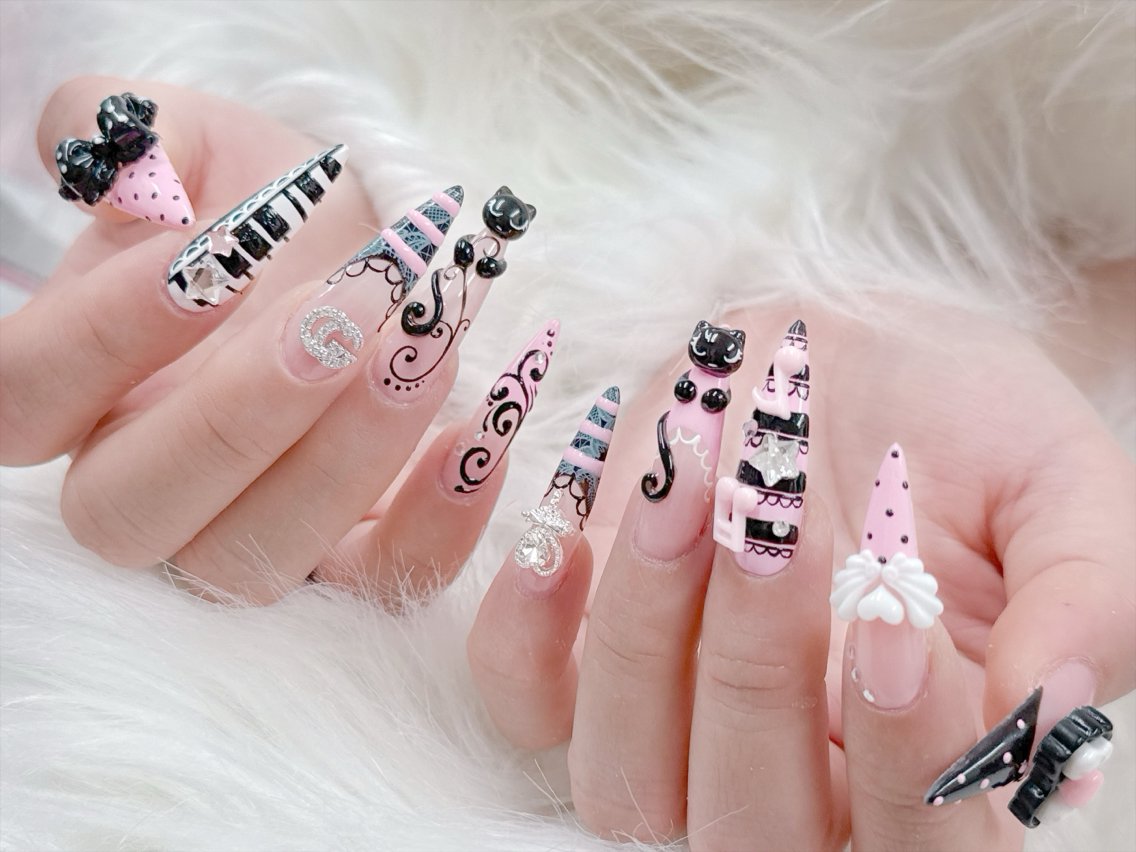 ネイル オーロラネイル クリアネイル フラッシュネイル フレンチネイル ジェルネイル ハンドネイル Sakura Nail Salonのネイルデザイン