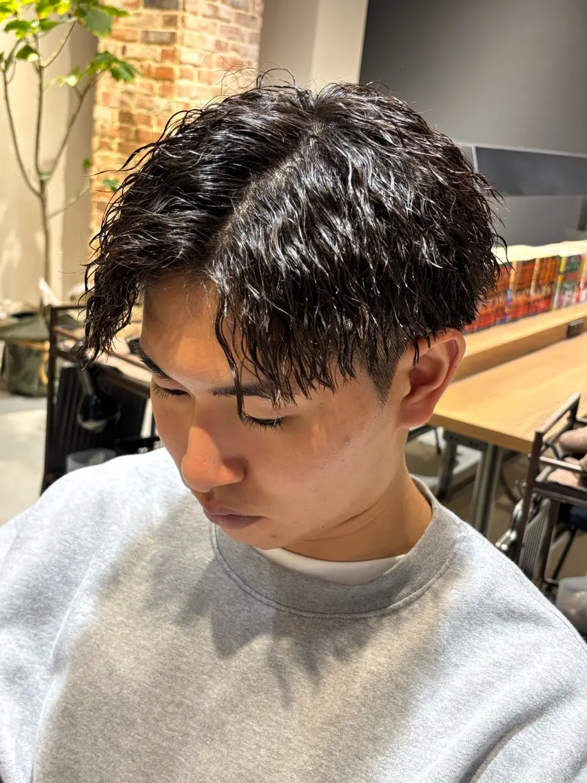 ショート パーマ メンズ カット パーマ トリートメント パーマ職人DAIKI ツイスパ/波巻きのヘアスタイル