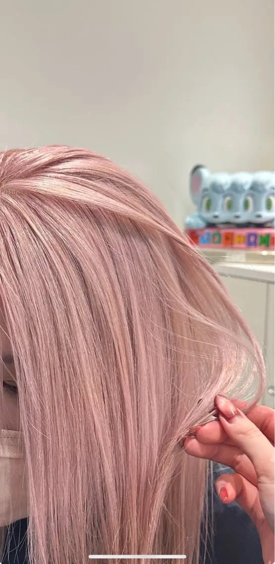 ミディアム カラー ブロンド ピンクカラー ヘアカラー 西野 未桜のヘアスタイル