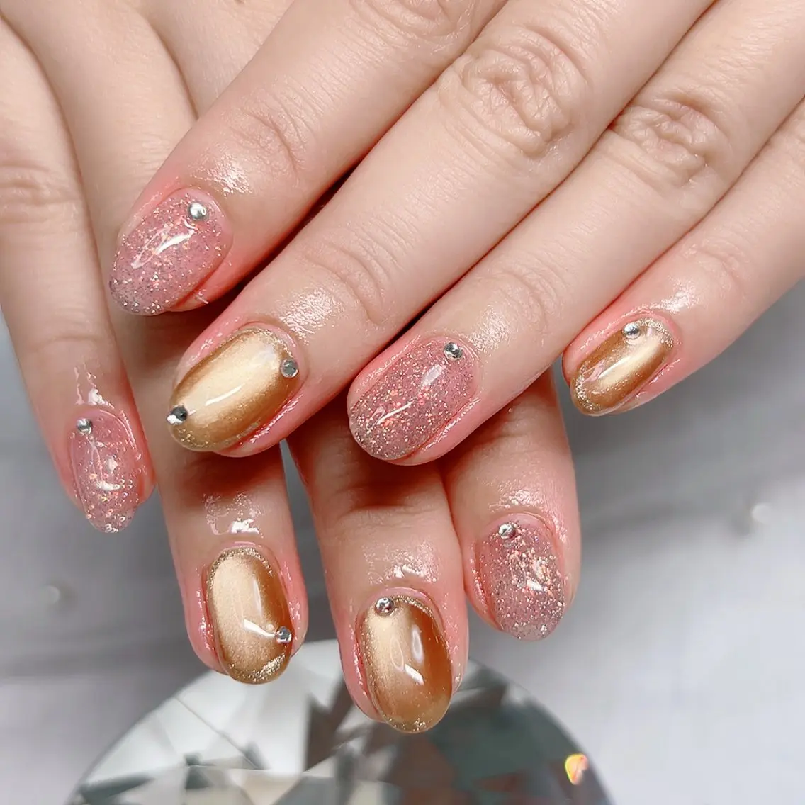 ネイル アートネイル ブラウン ジェルネイル キラキラネイル ラメ(グリッター) ハンドネイル Cute Tips nailのネイルデザイン