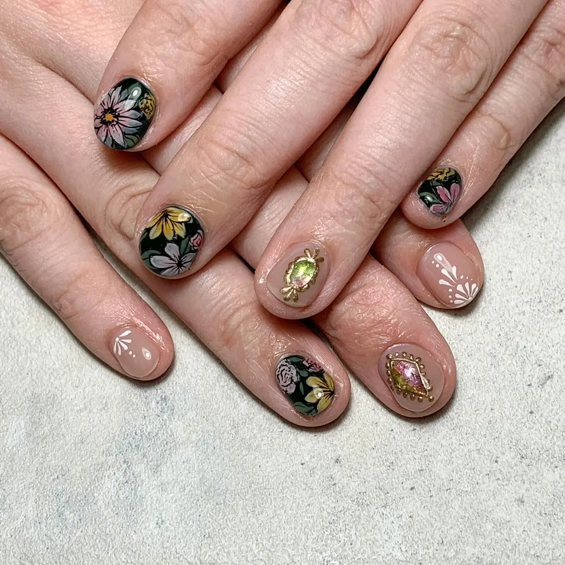ネイル ハンドネイル FIORITURA aiのネイルデザイン