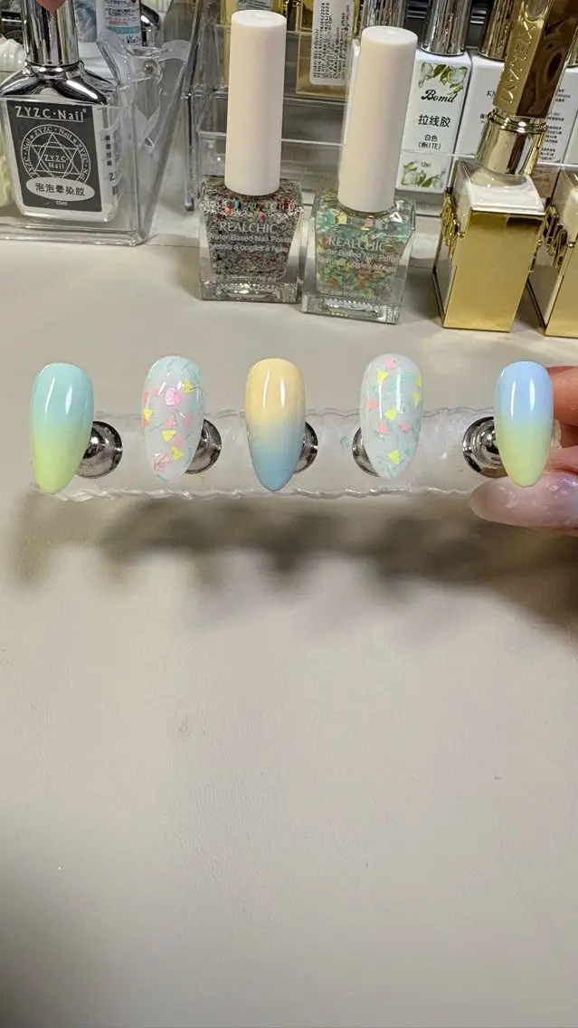 ミディアム ハンドネイル AMI Nailsalonのネイルデザイン