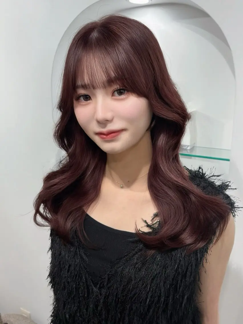 セミロング カラー 切りっぱなしボブ ベージュカラー ブリーチ ブラウンカラー チョコレートブラウン ヘアカラー 友田 那都のヘアスタイル