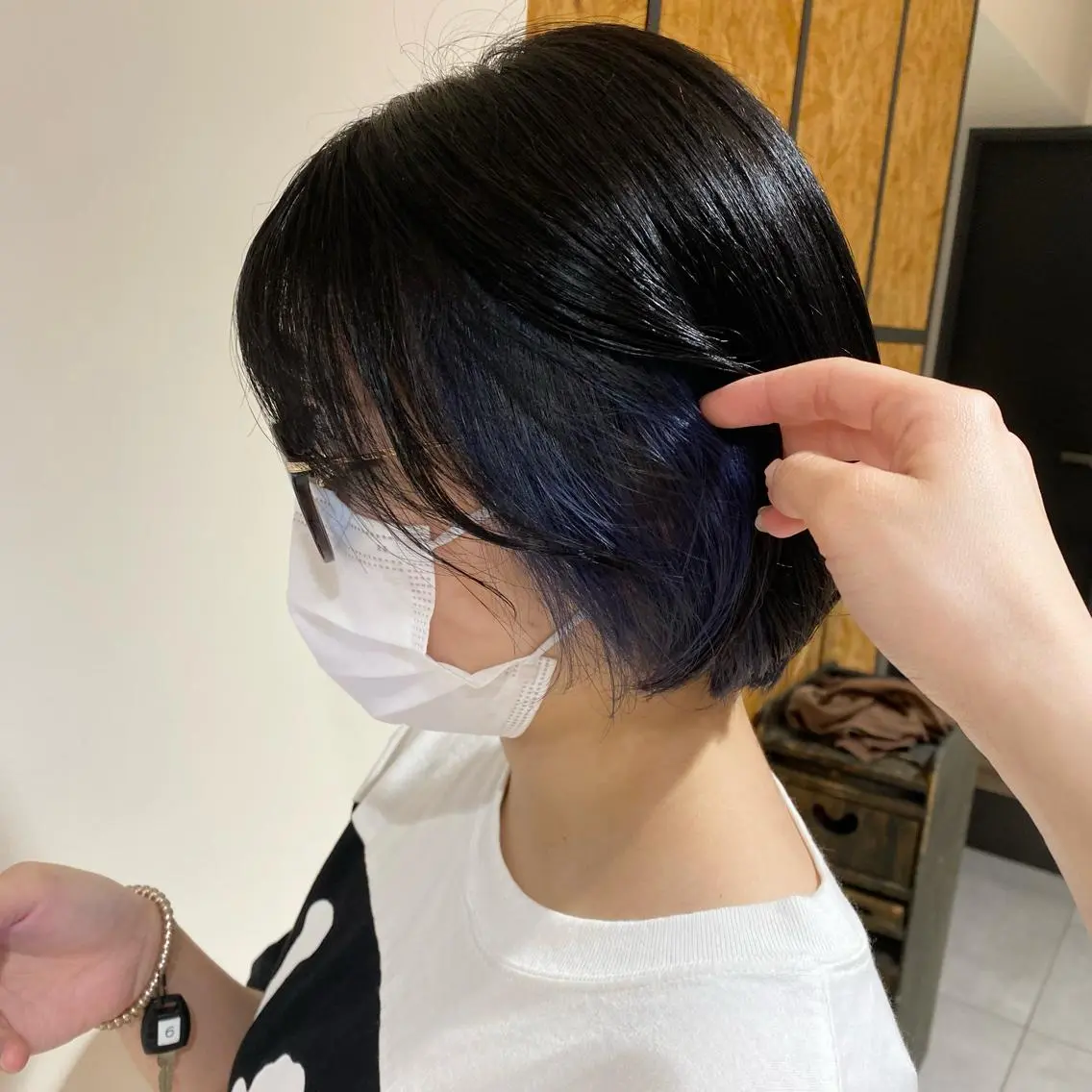 ショート カラー ブリーチ ブルーカラー ネイビーカラー 関口 桃花🌷 暖色カラーのヘアスタイル
