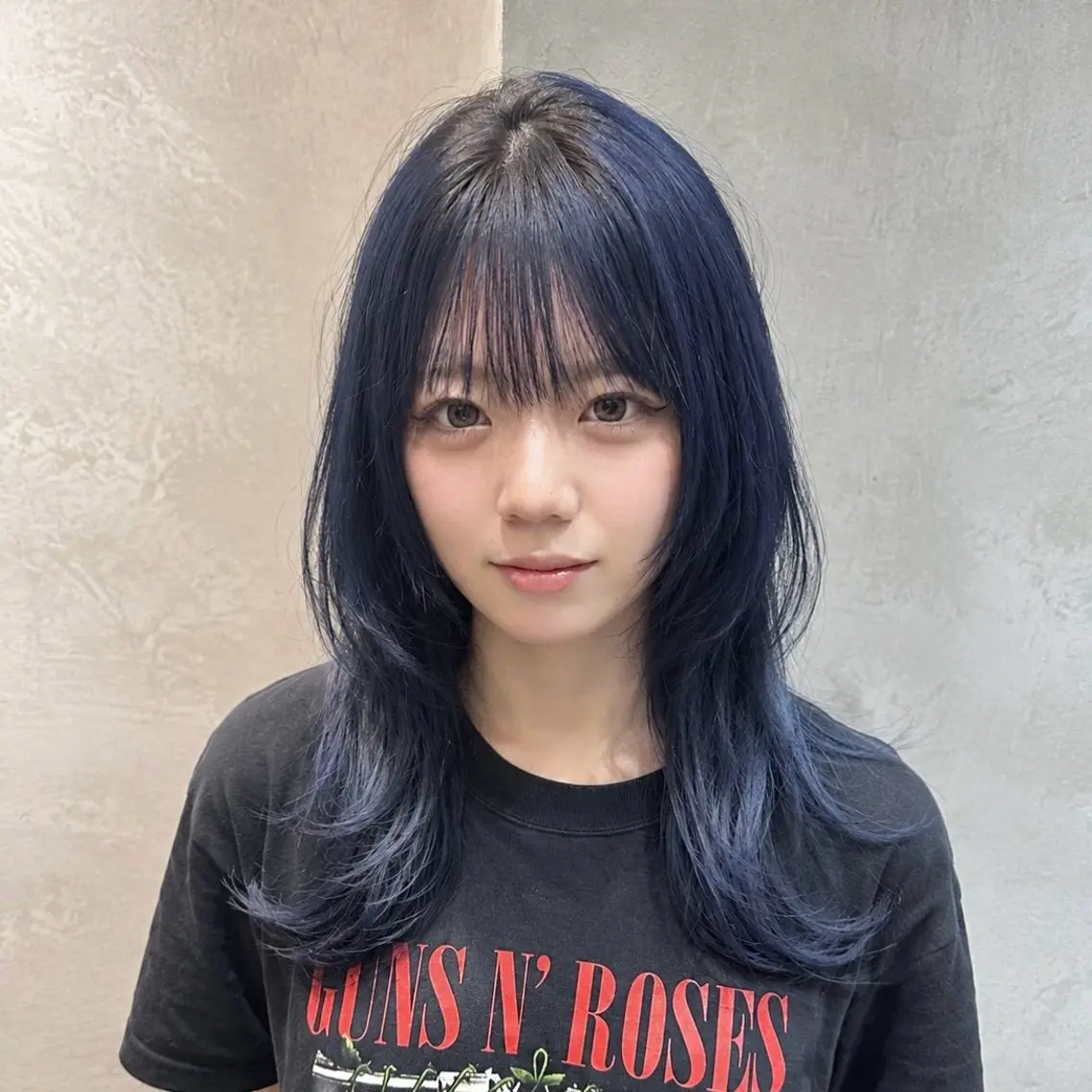 ミディアム カラー ブルーカラー ネイビーカラー 顔まわりレイヤー ハッシュカット レイヤーカット ヘアカラー レイヤーカット/透明 感カラー/遠藤惟斗のヘアスタイル