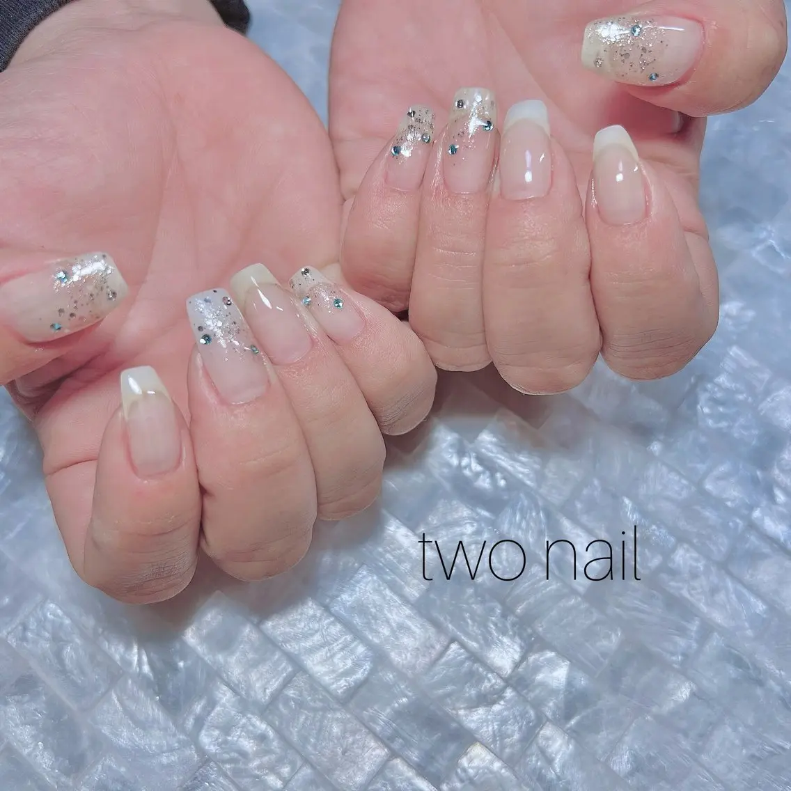 ネイル シンプルネイル ネイルチップ ホワイト ハンドネイル two nailのネイルデザイン