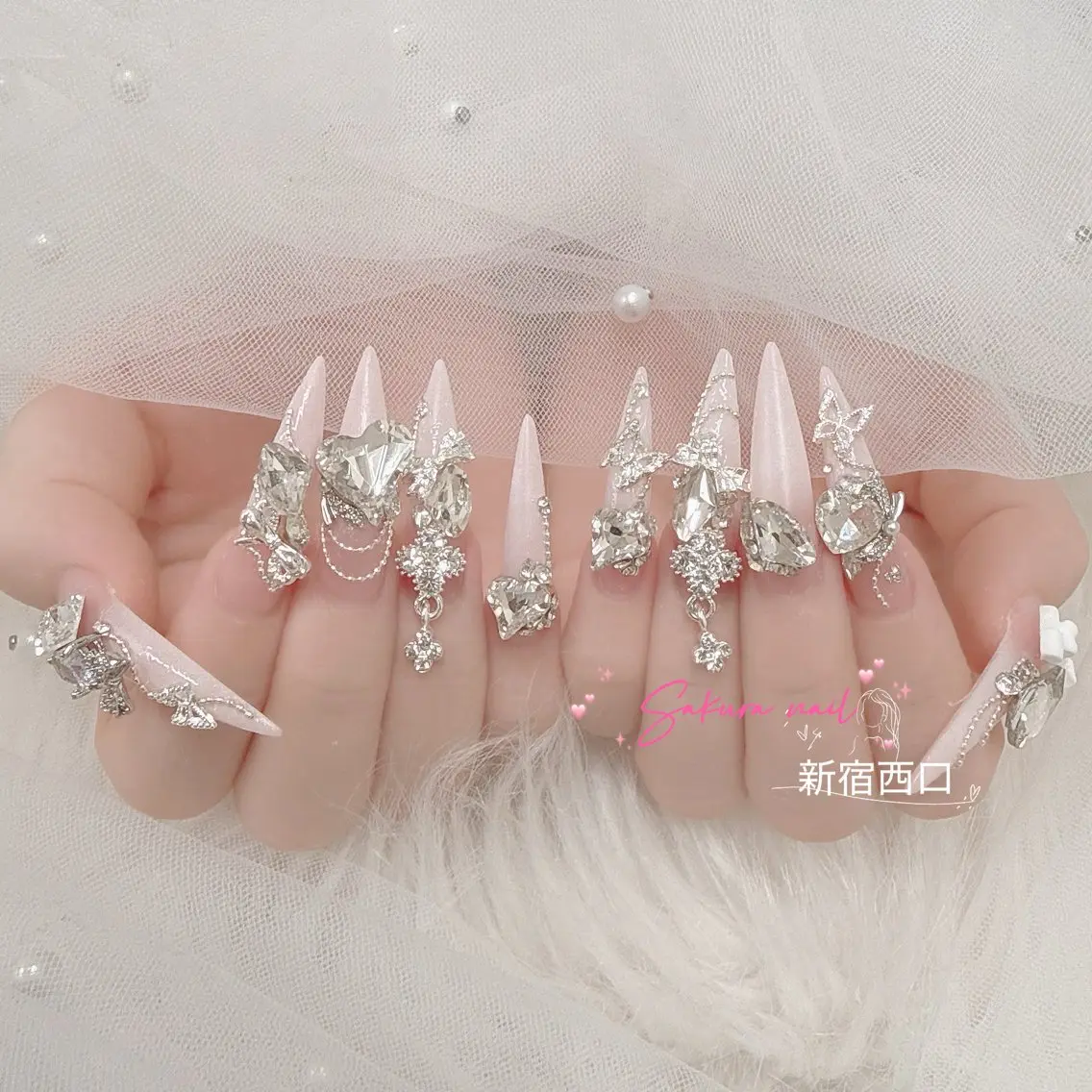 ネイル オーロラネイル クリアネイル フレンチネイル ジェルネイル ガーリー ハンドネイル Sakura Nail Salonのネイルデザイン