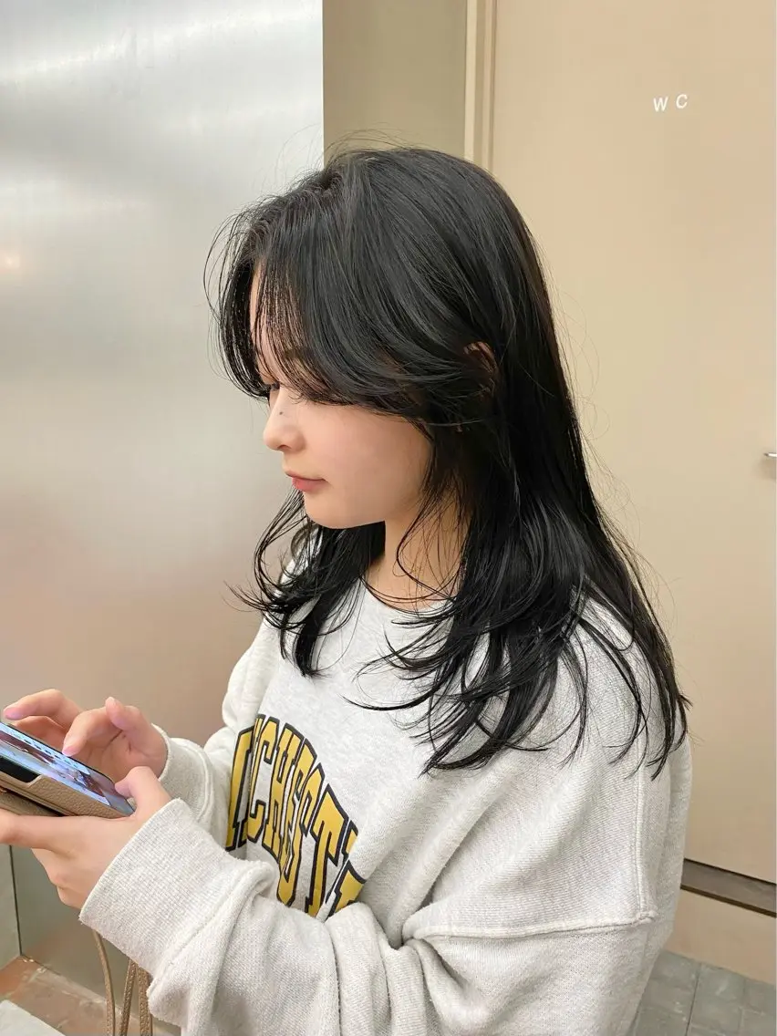 セミロング セミロングレイヤー 顔まわりレイヤー 顔周りカット レイヤーカット 伊藤朱音/栄/ レイヤーカットのヘアスタイル