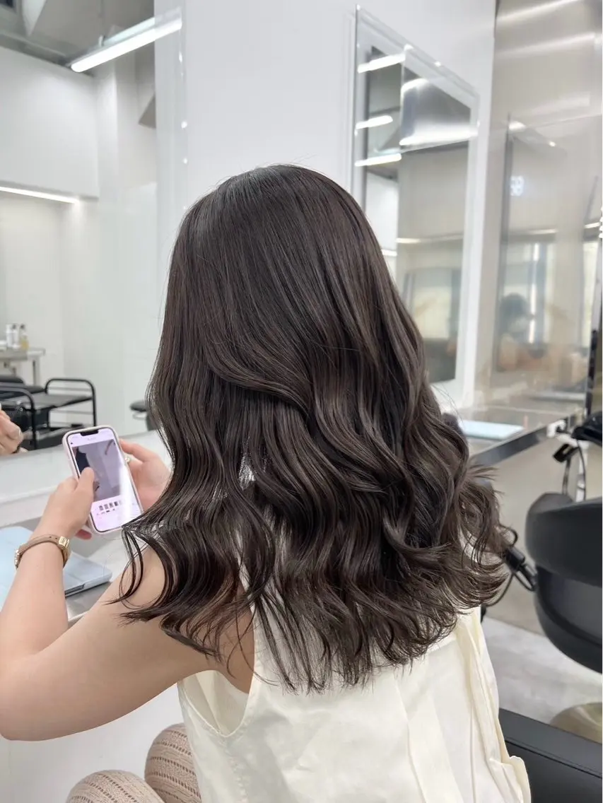 セミロング カラー ふわっと抜け感🫧 ブラウンベージュ🤎のヘアスタイル
