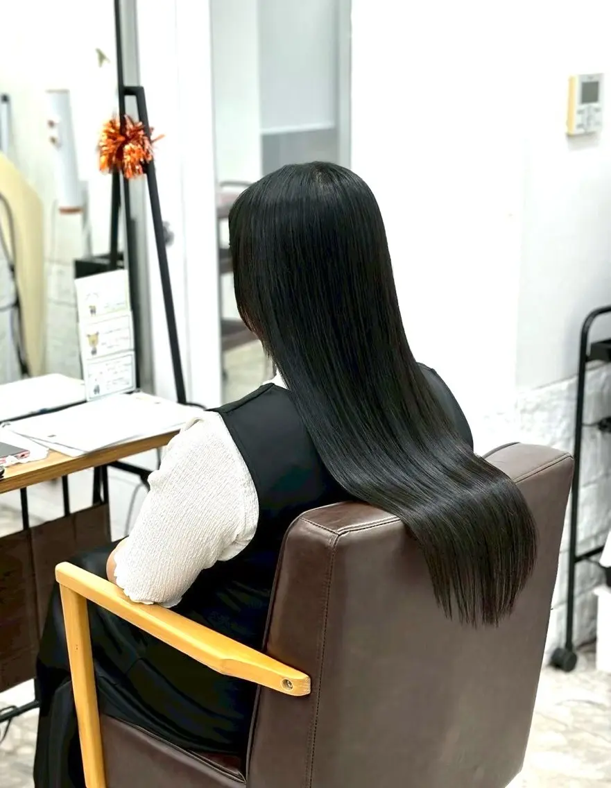 カット💇🏻‍♀️➕髪質改善寒色系ワンカラー（ロング料金別）【寒色系カラー/ブルーブラック/オリーブブラウン】の写真