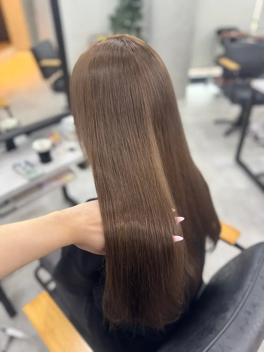 ロング カラー ベージュカラー ブリーチ ブラウンカラー ショコラブラウン ショコラグレージュ カット ヘアカラー トリートメント 赤み無し柔らかカラー 【梅田】madokaのヘアスタイル