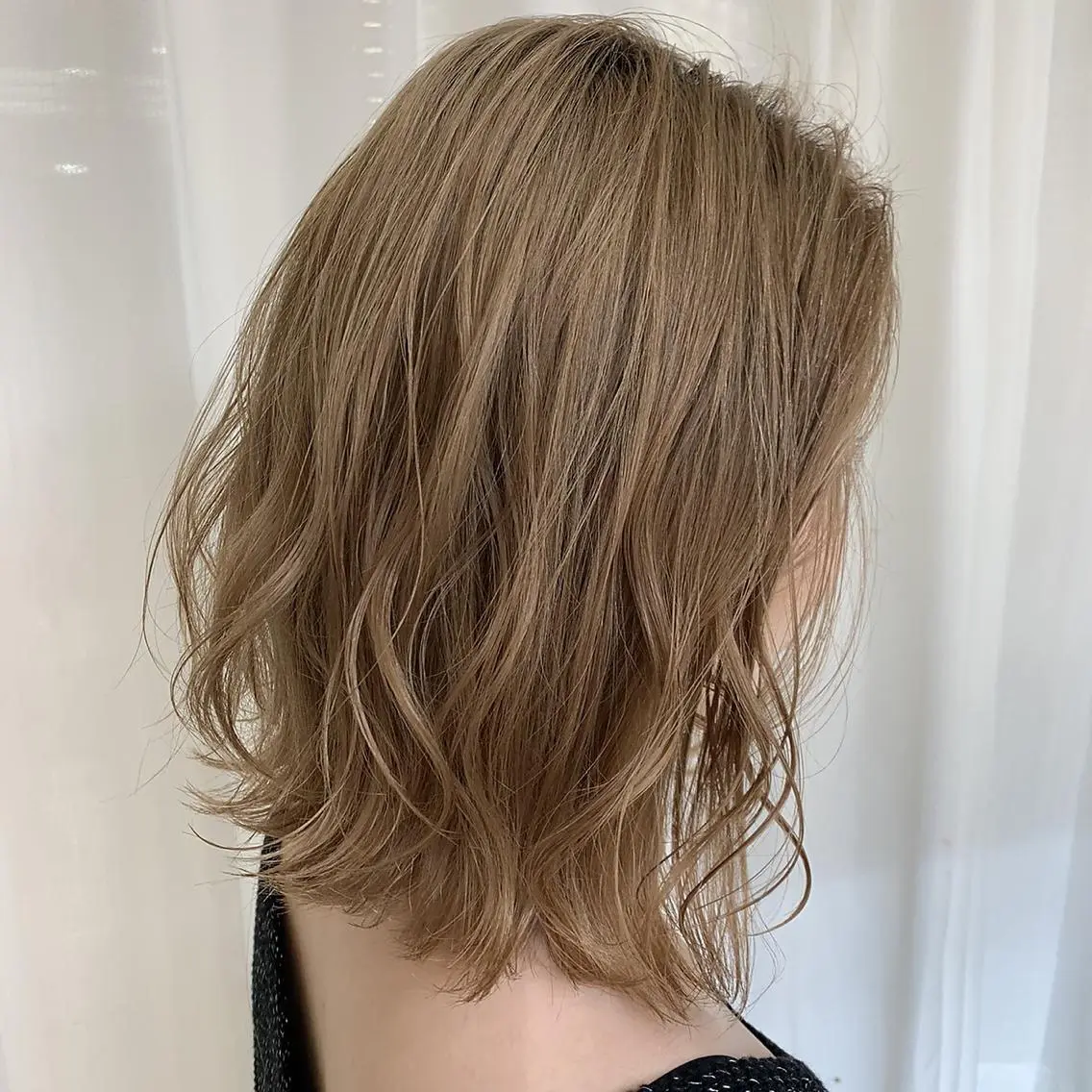 ミディアム カラー ヘアアレンジ アッシュ アッシュブラウン ブリーチ ブラウンカラー 福壽 優奈のヘアスタイル