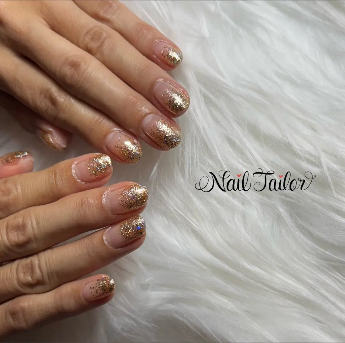 ネイル ゴールド グラデーション キラキラネイル ラメ(グリッター) ラメグラデーション ハンドネイル NailTailor ネイルテイラーのネイルデザイン