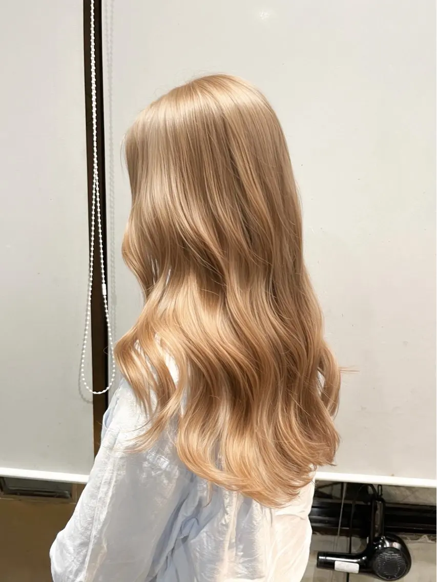 ロング カラー ベージュカラー ブロンド ハイトーンカラー ハイトーンベージュ ミルクティーベージュ ヘアカラー トリートメント ヘアセット 似合わせベージュ 🍯ayumi🍯のヘアスタイル