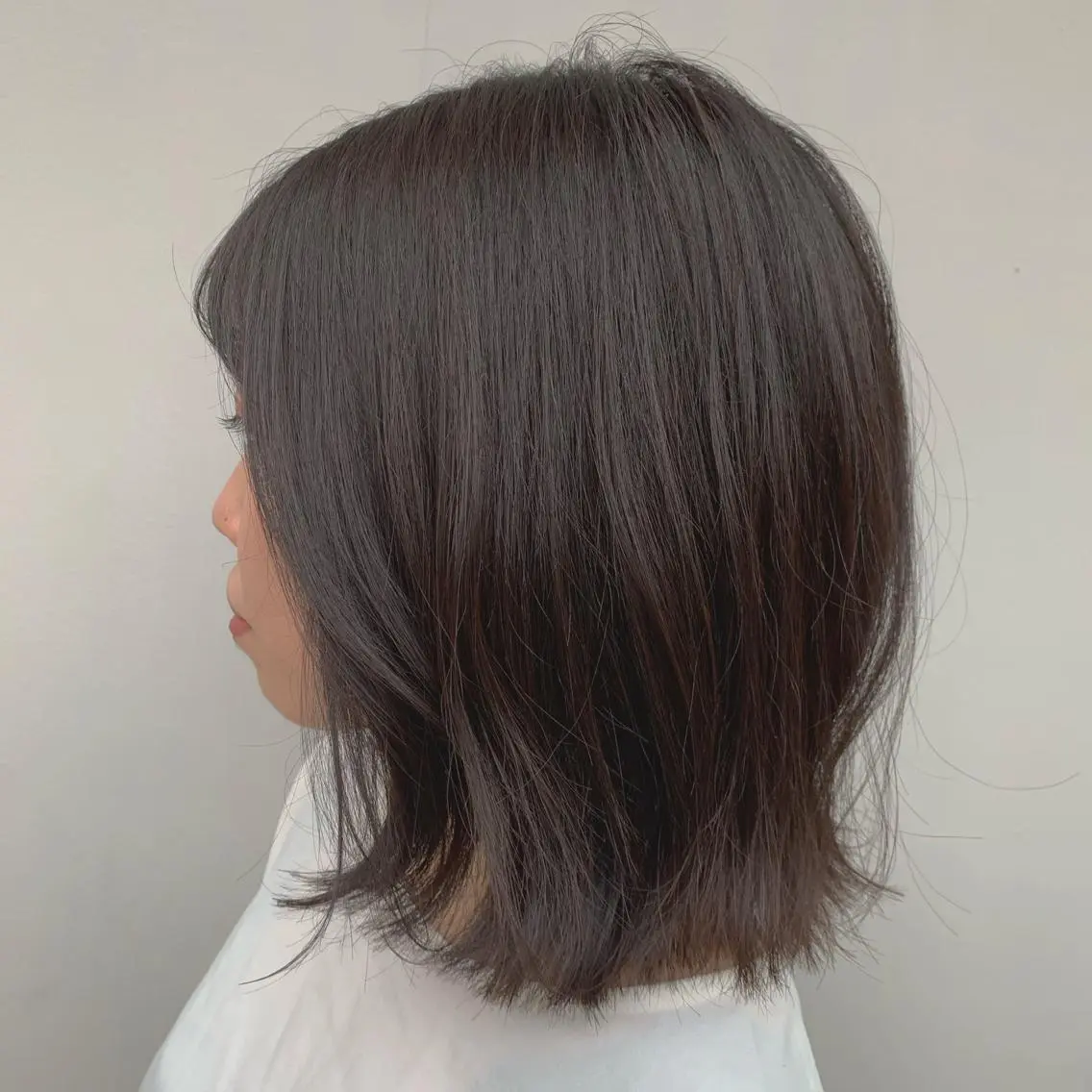 ミディアム カラー 透明感カラー ダークグレー ダークグレージュ グレージュ レイヤーカット hubhair レイヤー/透明感のヘアスタイル