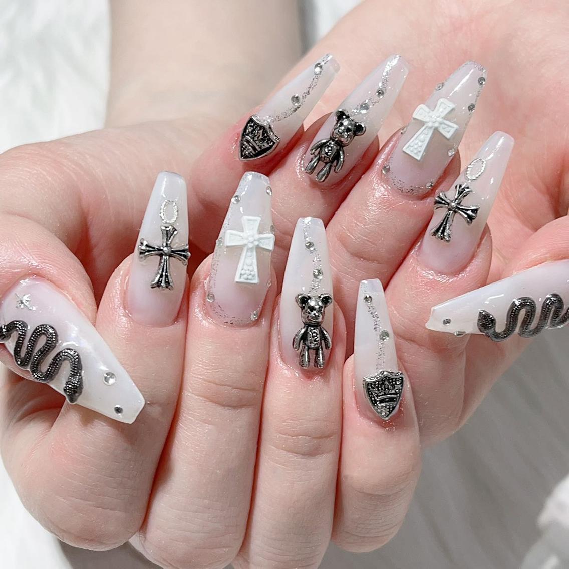 ネイル ハンドネイル Queens テイのネイルデザイン