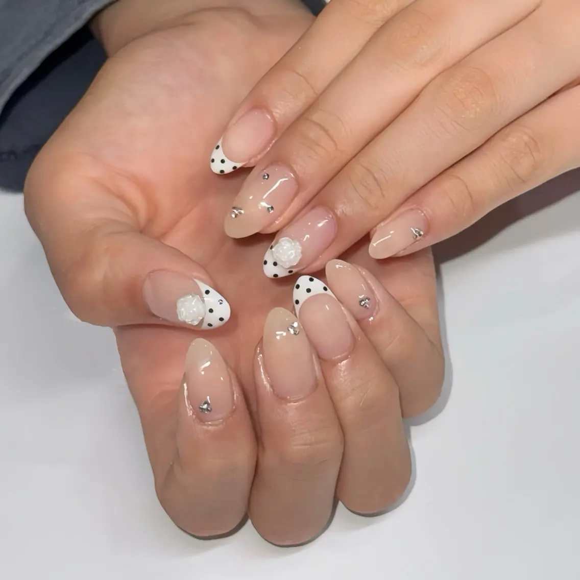 ネイル アートネイル ドット フレンチネイル ハンドネイル Hal nail Nanamiのネイルデザイン