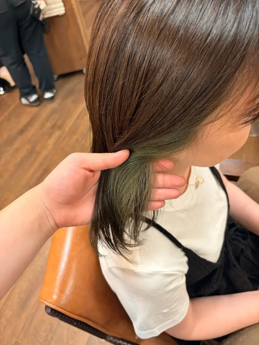 カラー イヤリングカラー 三宅　デザインカラー 透明感カラー✨のヘアスタイル