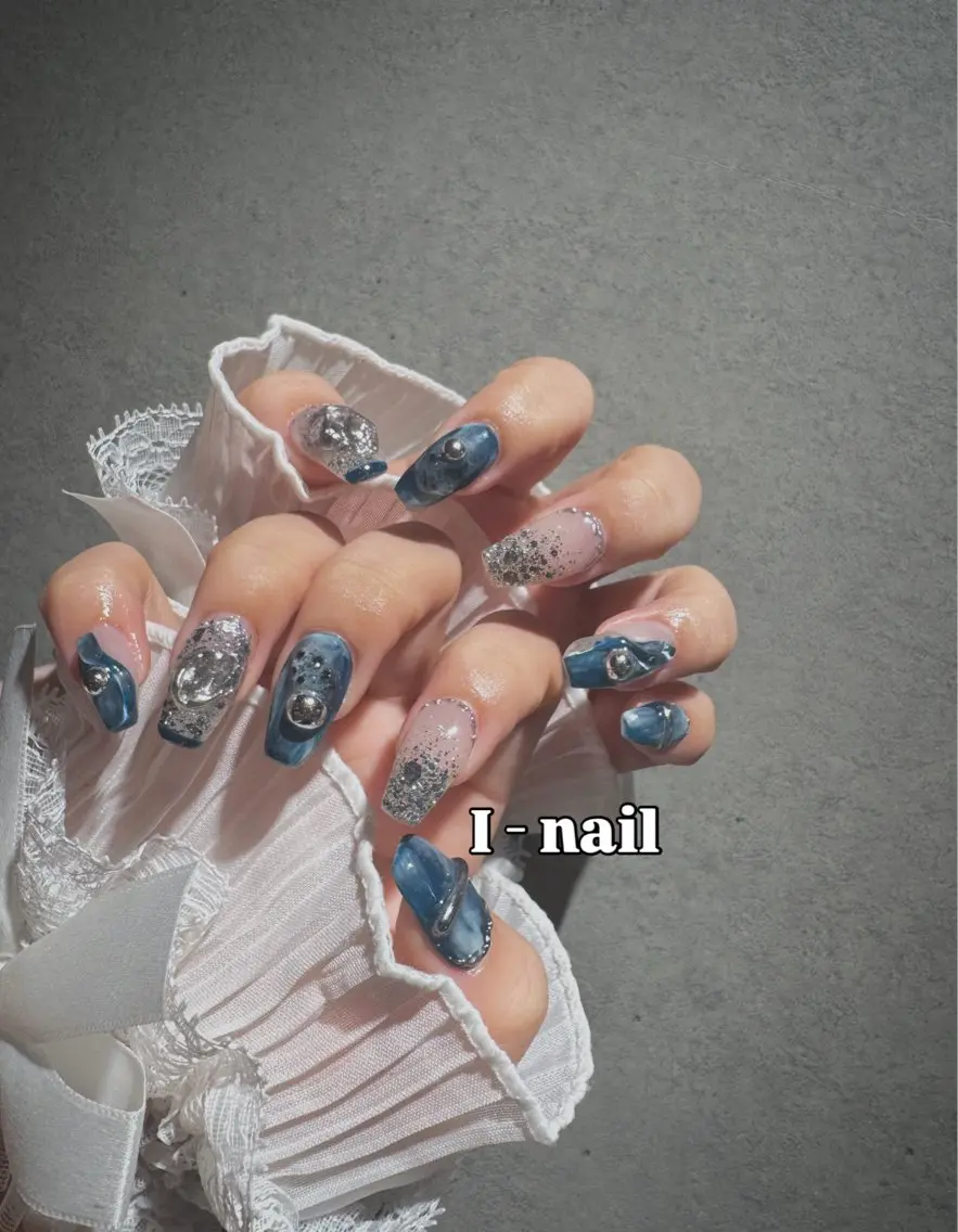 ネイル I-nailロング /ワンホン/キラキラのネイルデザイン