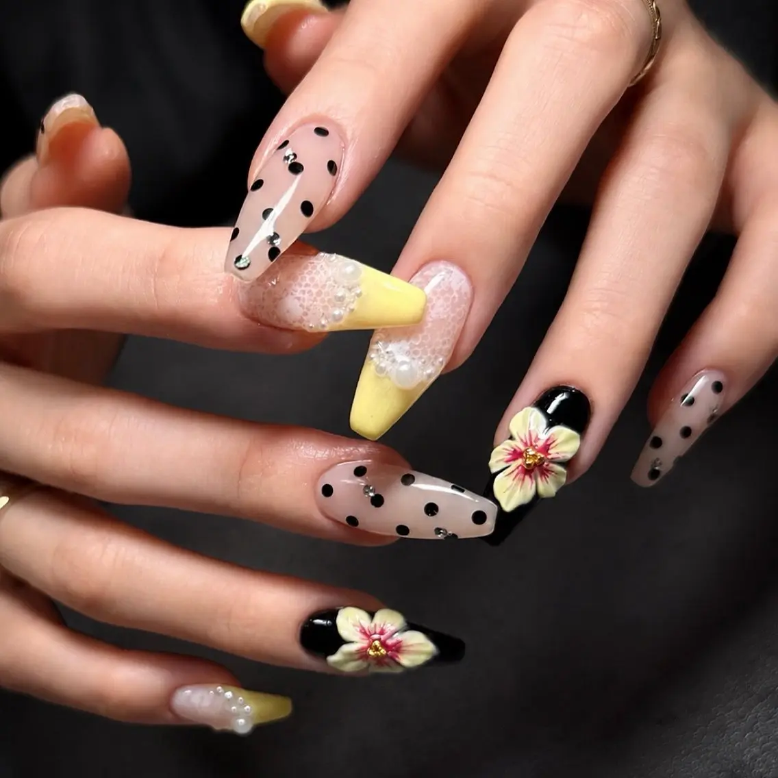 ネイル ドット フラワーネイル Nail Rinonのネイルデザイン
