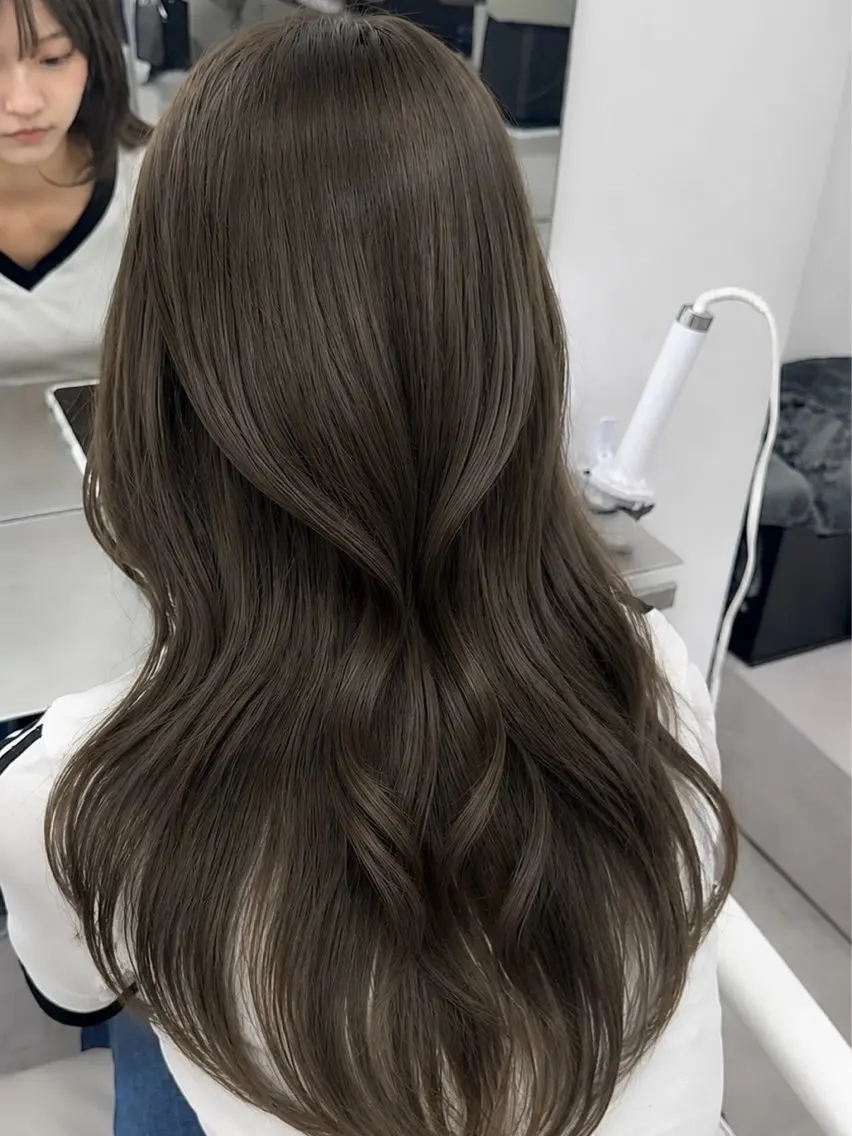 セミロング ヘアカラー トリートメント 透明感カラー🩶 ×小顔カット難波のヘアスタイル