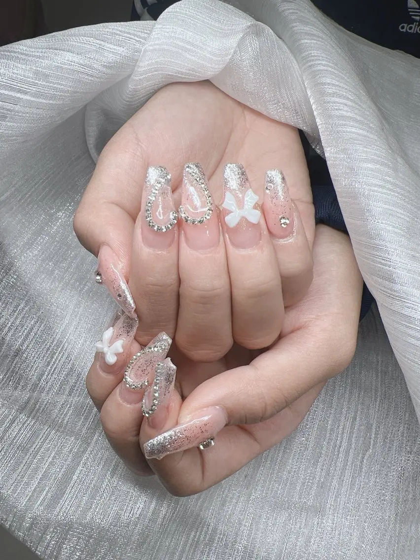 ネイル 長さ出し グラデーション 卒業式 キラキラネイル マグネットネイル Lee Nails チップ長さだし専門店のネイルデザイン