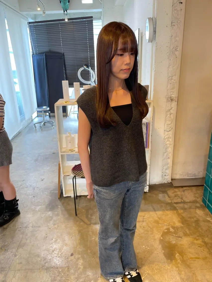 セミロング カラー アッシュ ベージュカラー MIOベージュカラー 柔らかいカラーのヘアスタイル