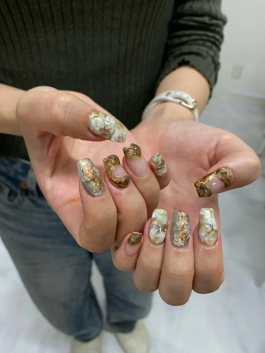 ネイル 成人式 フラッシュネイル フレンチネイル ガーリー キラキラネイル ハンドネイル 草加ニュアンスネイル 🌚hersのネイルデザイン