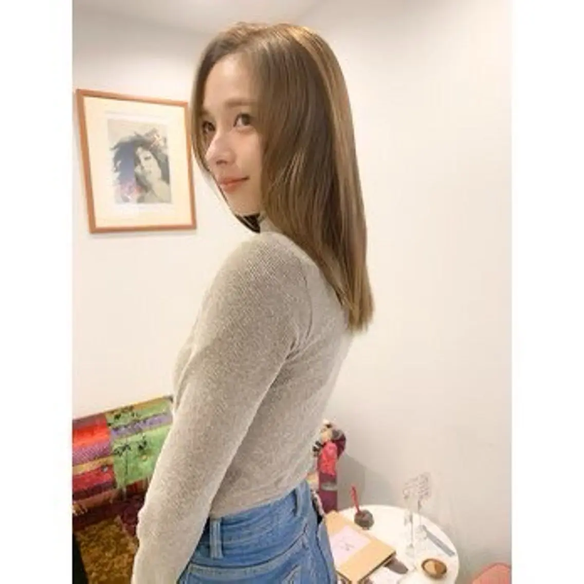 ミディアム 土居 悠梨のヘアスタイル