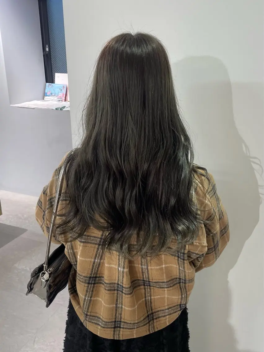 ロング カラー アディクシーカラー ブリーチ ケアブリーチ 透明感カラー ハイトーンカラー nonoka オリーブ/レイヤーのヘアスタイル