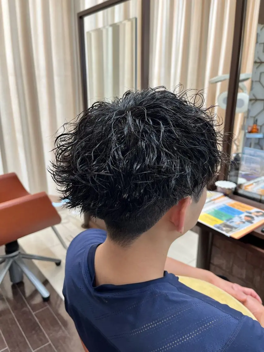 ショート パーマ メンズ マッシュ スペインカール 刈り上げ 波巻きパーマ 🧊メンズ特化🧊 高木航希のヘアスタイル