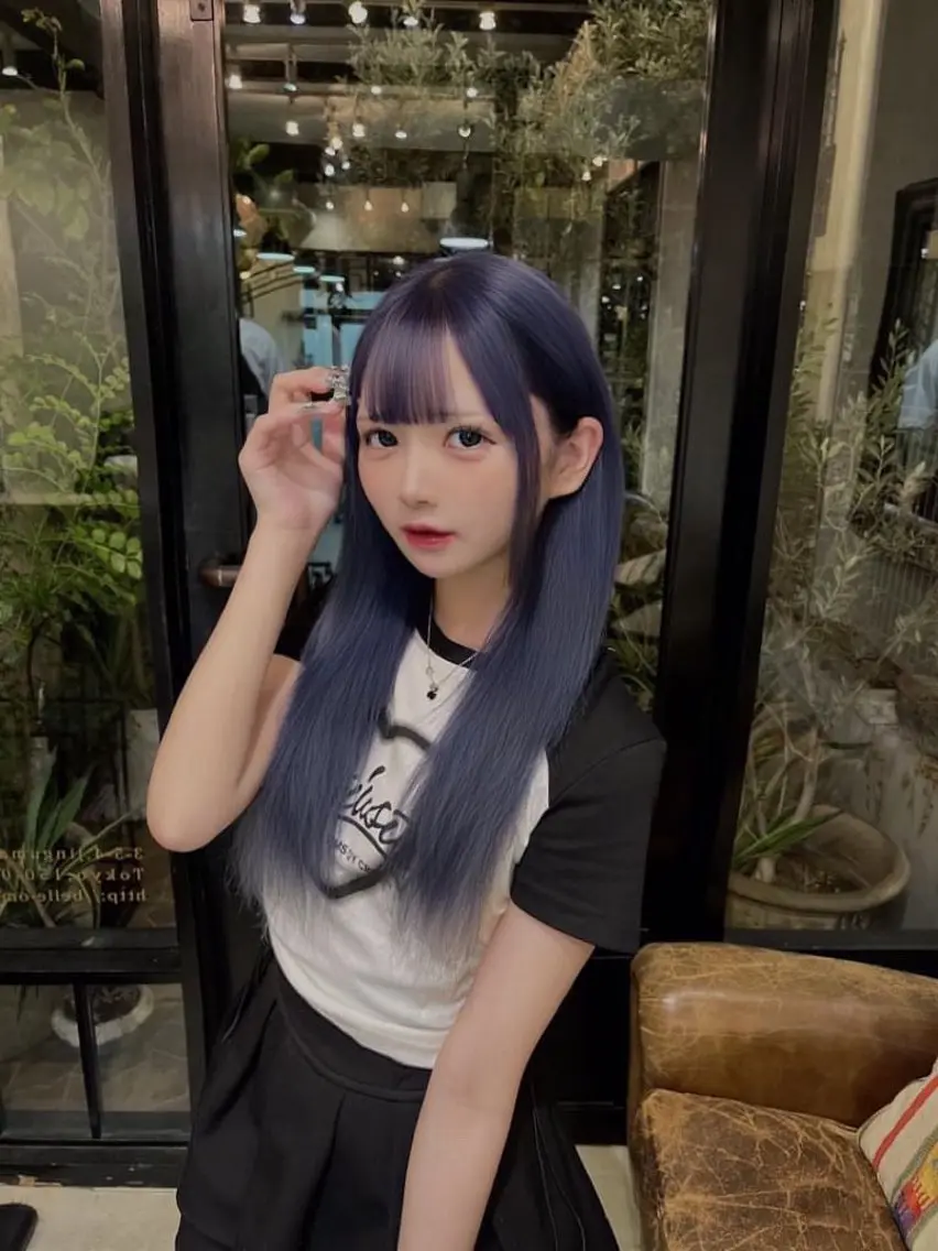 ロング カラー パープルカラー ヘアカラー トリートメント りく　レイヤーカット ケアブリーチのヘアスタイル