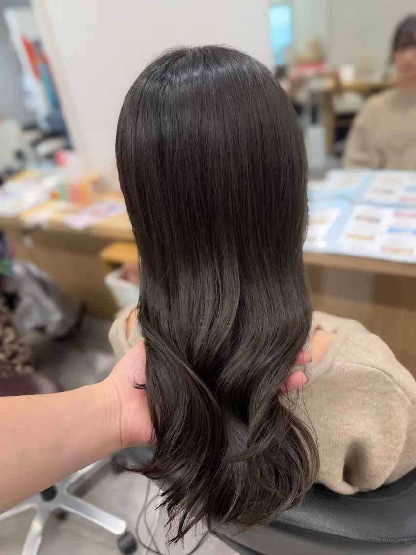 ミディアム カラー ブリーチ 透明感カラー グレージュ ブリーチなしカラー カット ヘアカラー 巻ける髪質改善🫧ハ イライト/永田汰伊智のヘアスタイル