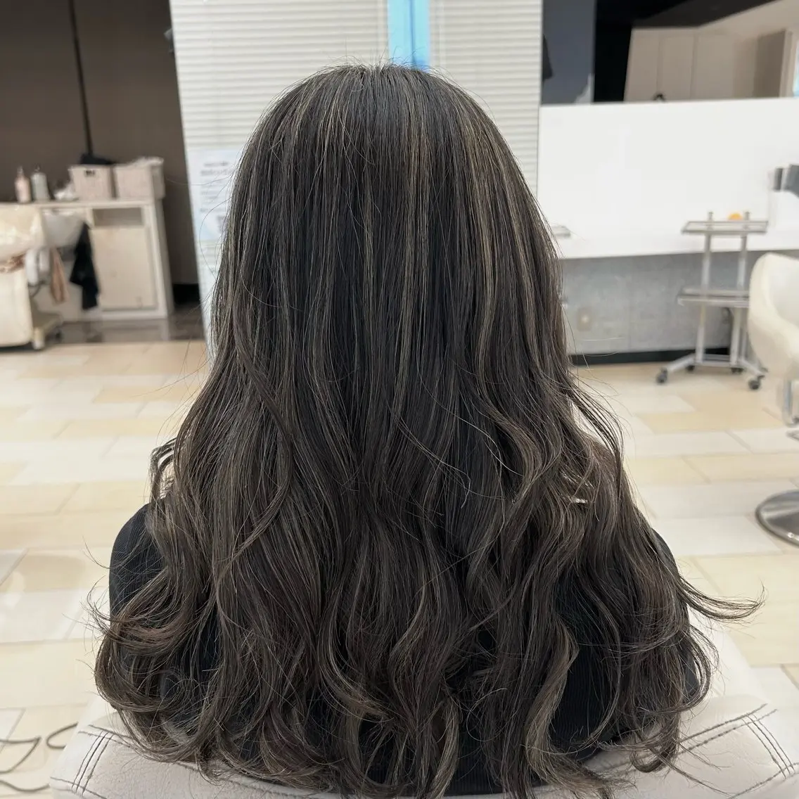 ロング ハイライト ヘアカラー トリートメント 牧 ゆりか𓋈のヘアスタイル