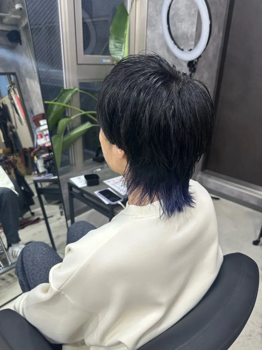 ミディアム カラー メンズ メンズウルフカット ブルーカラー ウルフカット 森本 倭のヘアスタイル