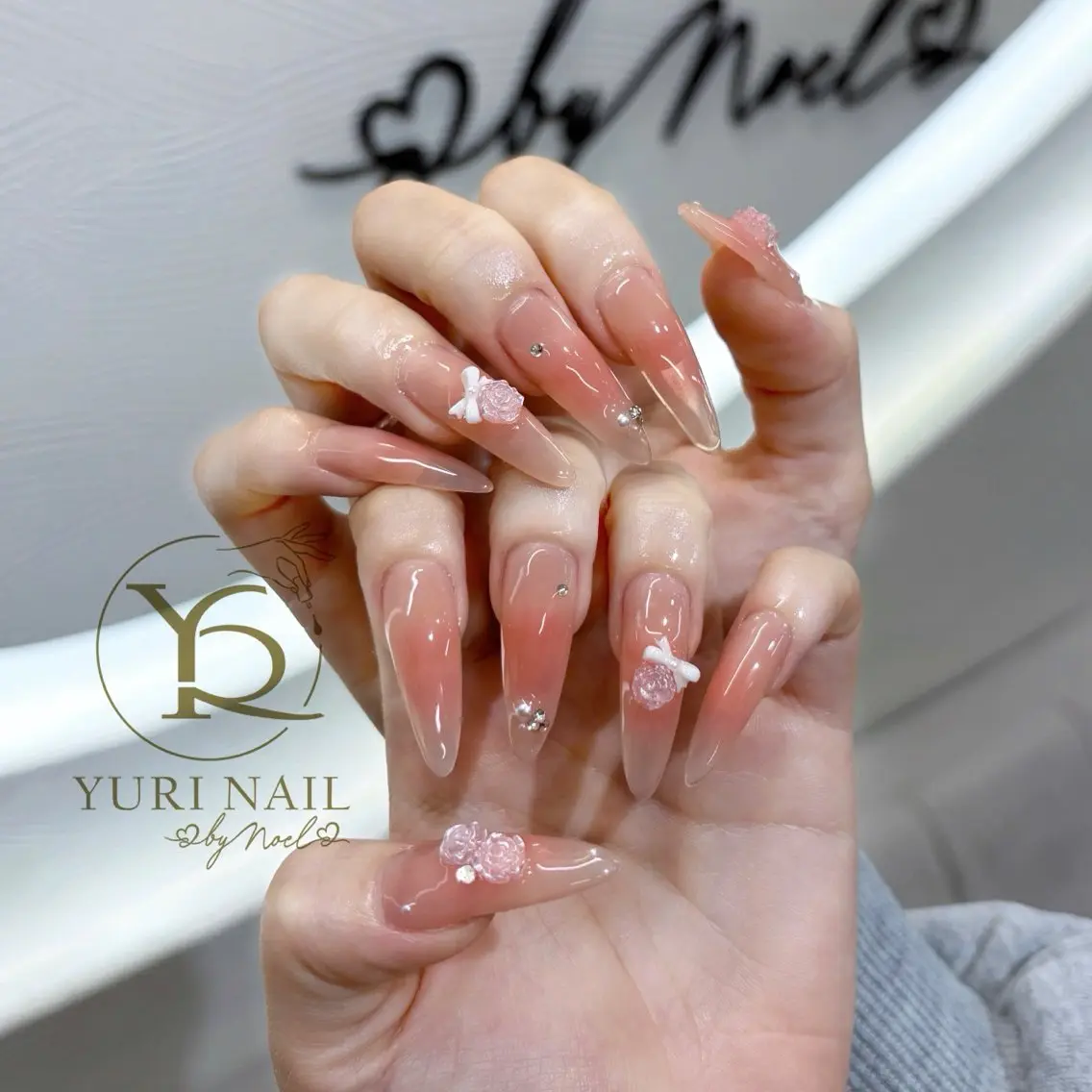 ネイル チークネイル フットネイル フレンチネイル 韓国ネイル 水色 ハンドネイル フットネイル ハンドケア YURI Nail NARITAのネイルデザイン