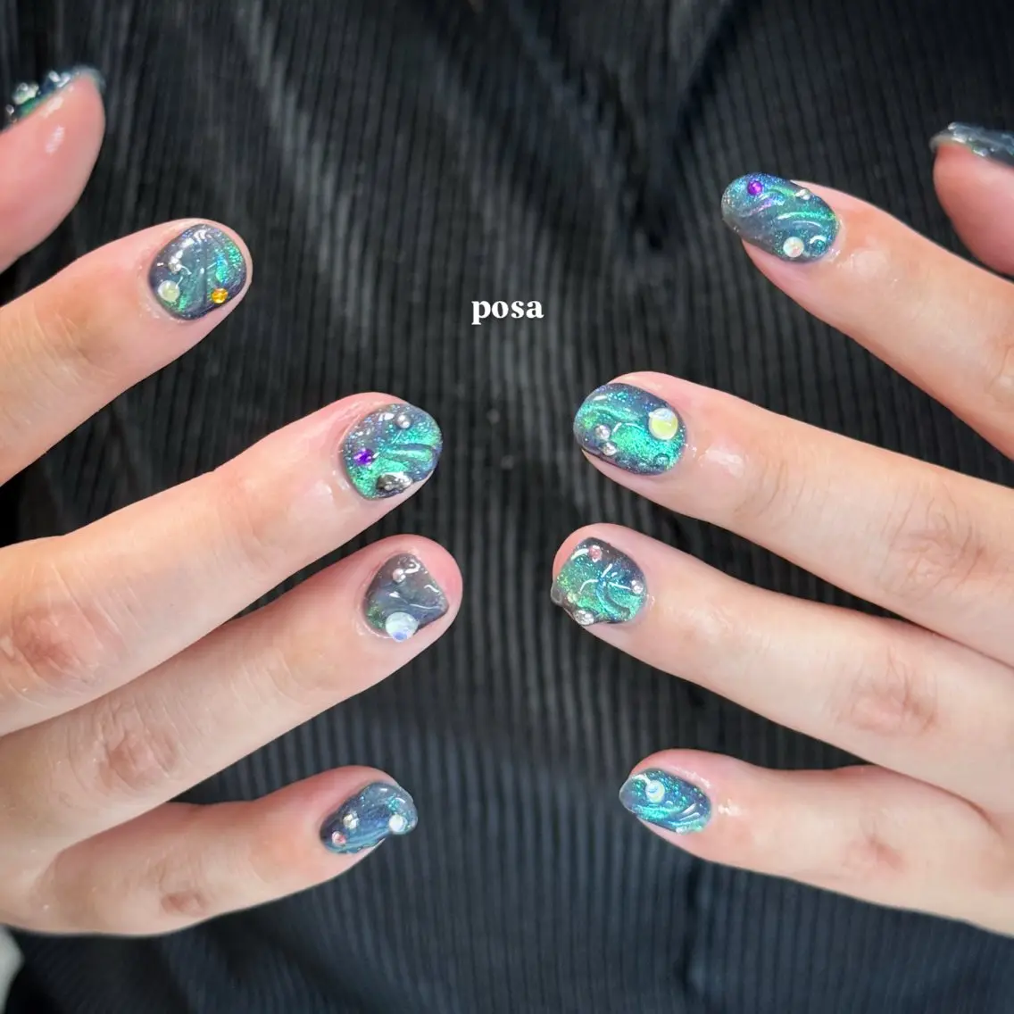 ネイル グリーン キラキラネイル シンプルネイル ハンドネイル posa nail モエミのネイルデザイン