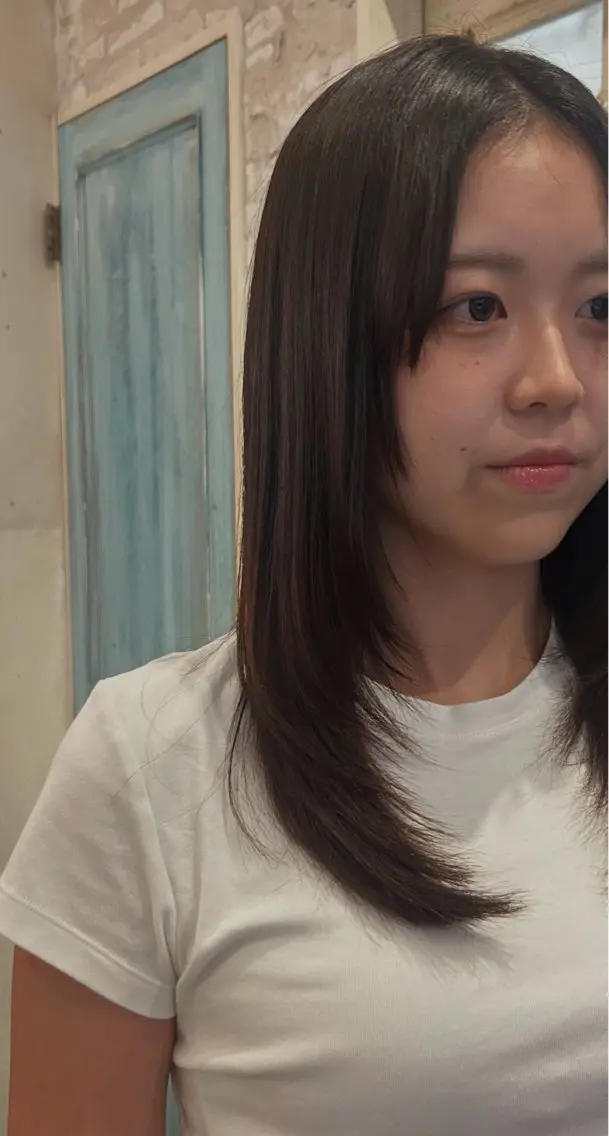 セミロング レイヤーカット 藤村 桃歌のヘアスタイル