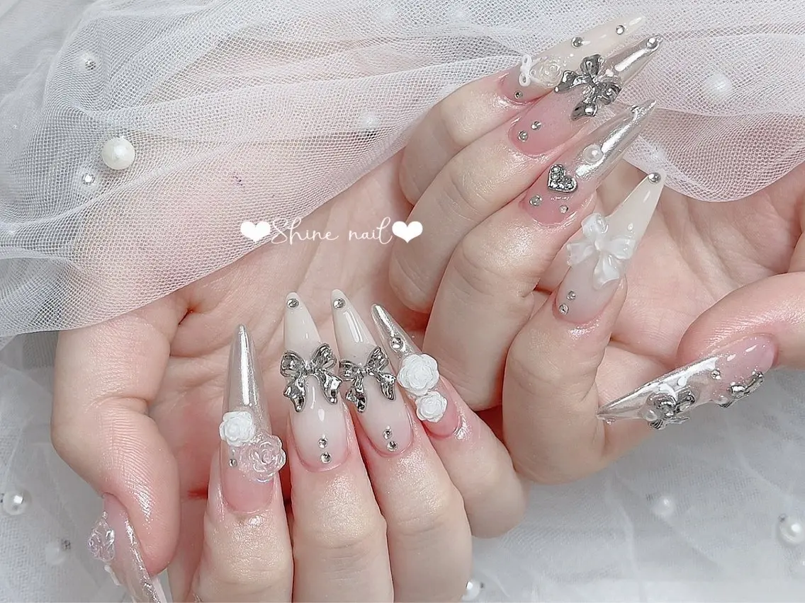 ネイル オーロラネイル チークネイル フットネイル フレンチネイル ガラスフレンチ ハンドネイル shine 🎀 長さ出し専門のネイルデザイン