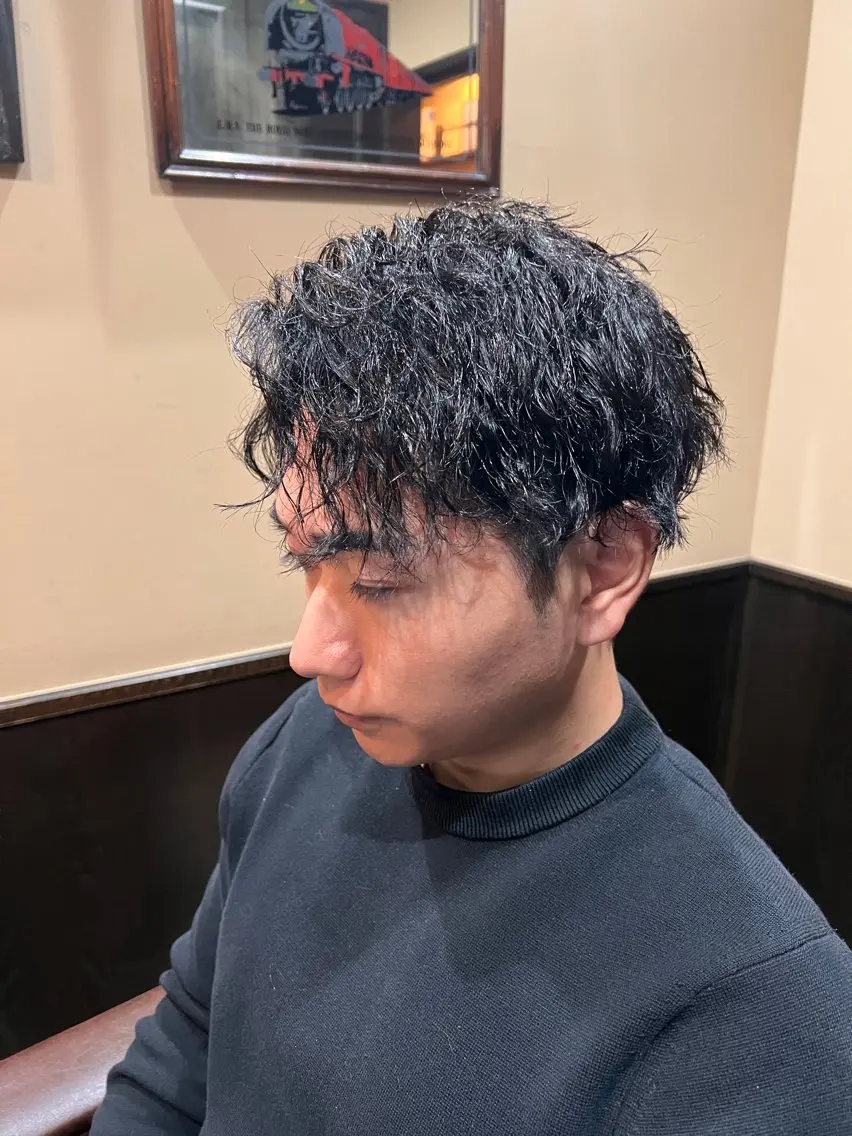 ミディアム ミディアムパーマ ツイストパーマ グェンティ ホアのヘアスタイル