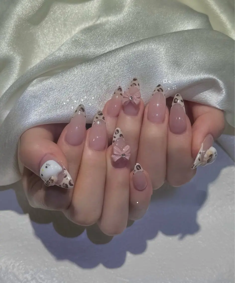 ネイル アニマル柄 オーロラネイル チークネイル フラッシュネイル ジェルネイル ハンドネイル Tira Nailのネイルデザイン