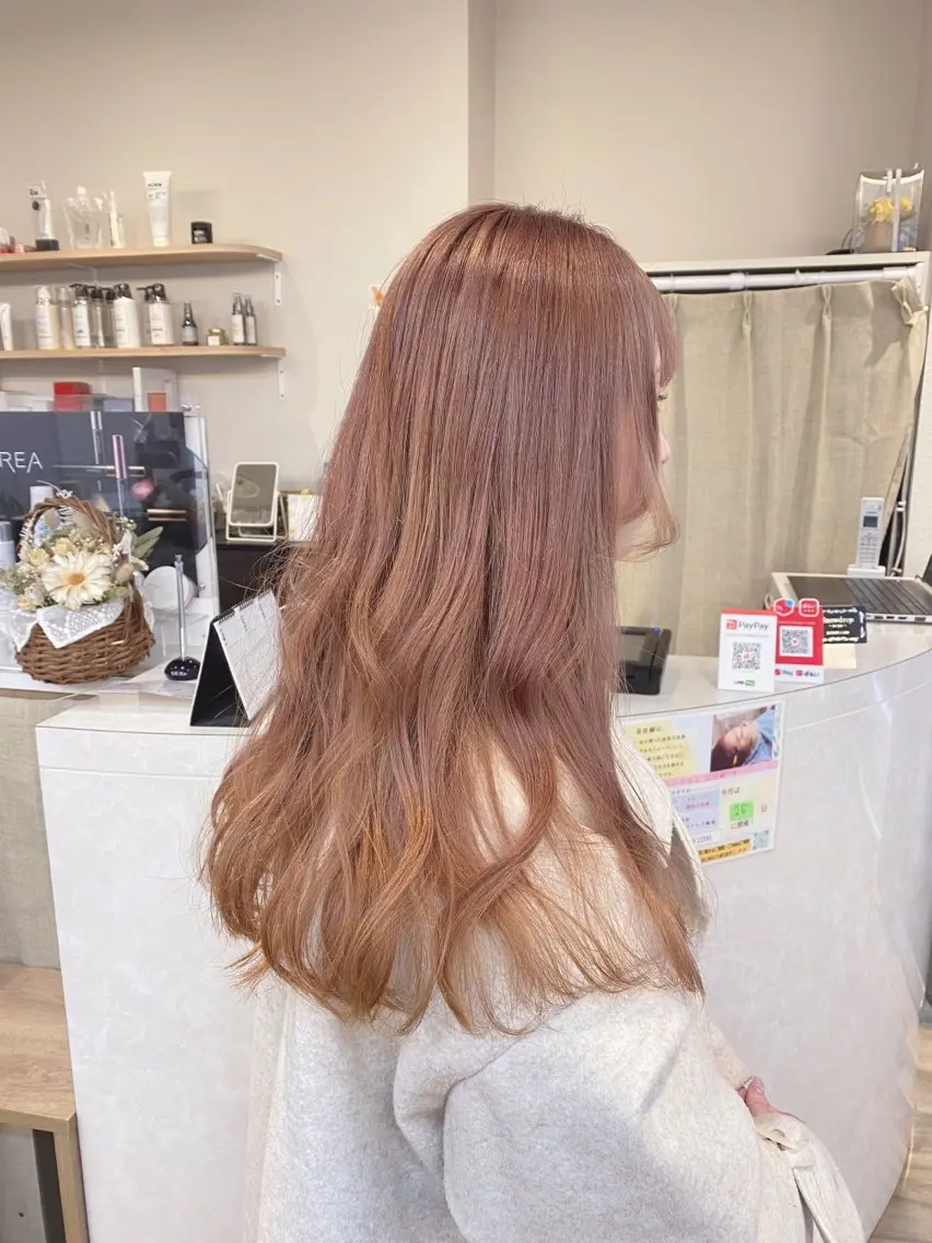 セミロング カラー ベージュカラー ブリーチ ピンクカラー ピンクベージュ ブリーチなし透明感 🕊ワダ　ユイのヘアスタイル