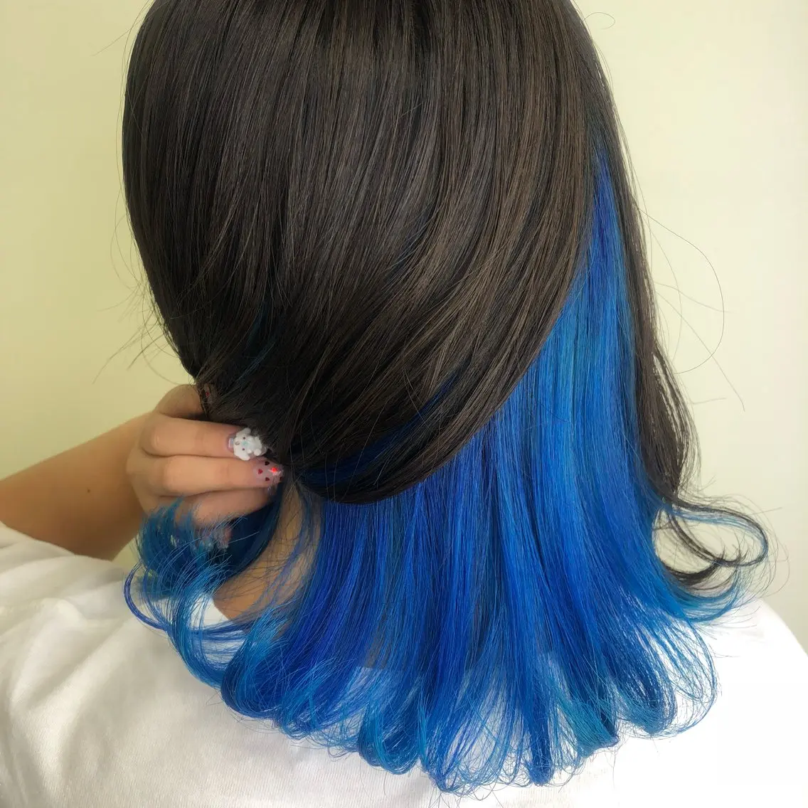 ミディアム カラー インナーカラー 推し ブリーチ 髪質改善のヘアスタイル