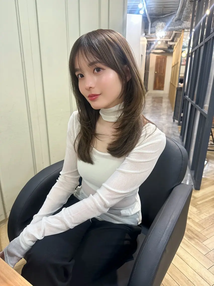 セミロング ハイレイヤー レイヤーカット 鎌倉 彩のヘアスタイル