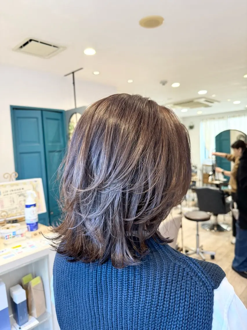 ミディアム カラー 赤間 飛鳥のヘアスタイル