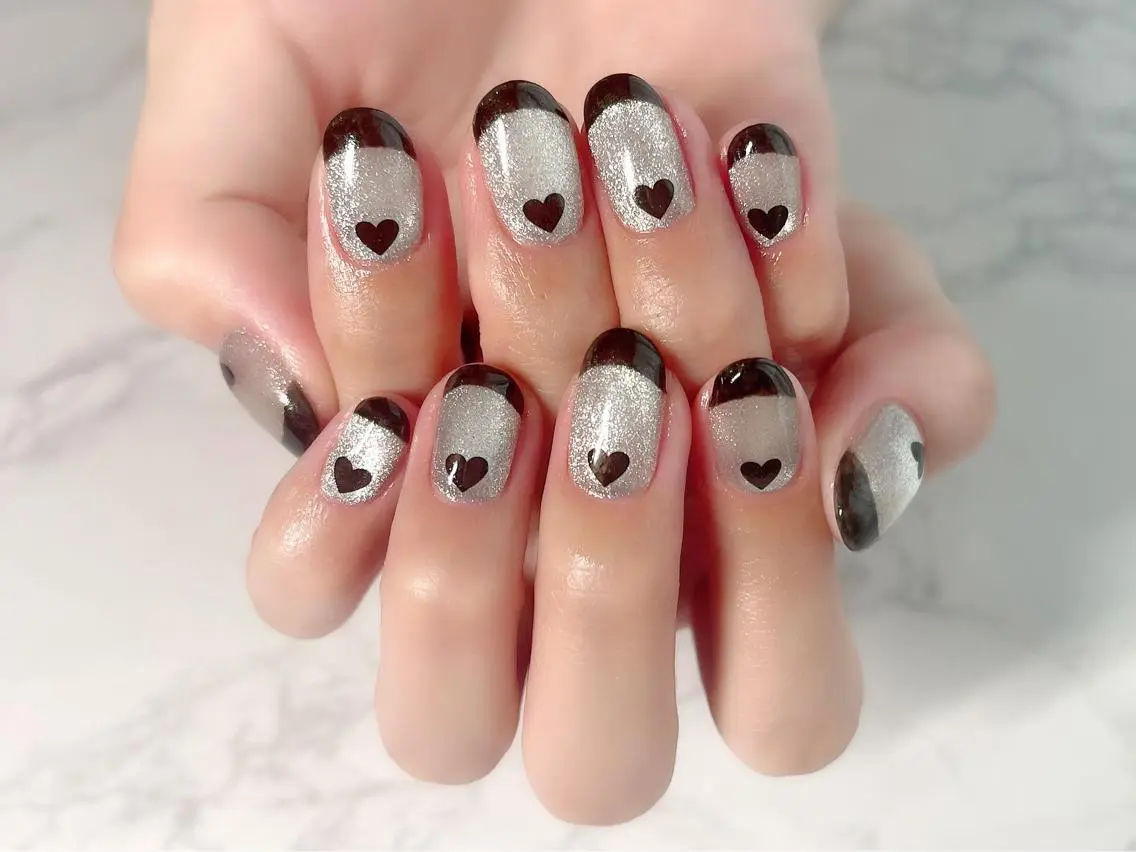 ネイル フレンチネイル マグネットネイル シルバー ハンドネイル Nail Salon KURELLYのネイルデザイン