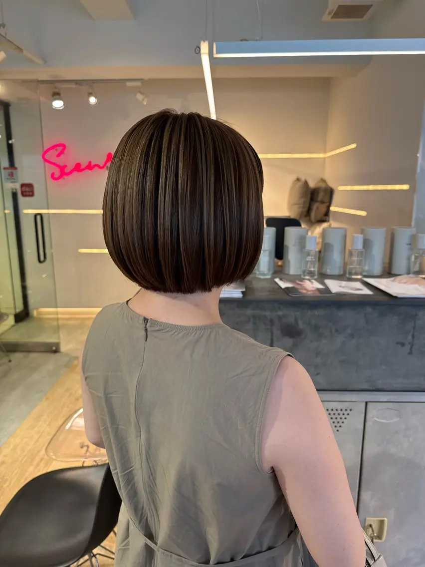 ショート カラー 切りっぱなしボブ 透明感カラー ハイライトカラー ボブ ハイライト カット ヘアカラー トリートメント 似合わせ特化❤️ カット/パーマ/梅田のヘアスタイル