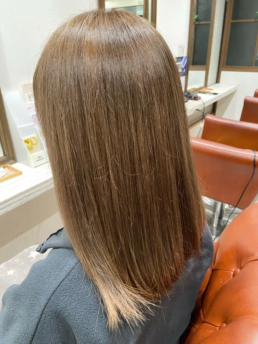 セミロング カラー ブリーチ ダブルカラー グレージュ ハイトーンカラー feelrefine Kaori🌻のヘアスタイル