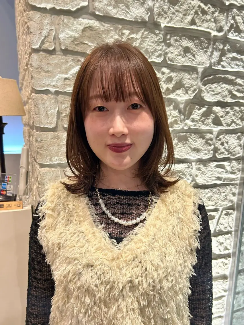 ミディアム くびれヘア 浅倉栞 /透明感カラーのヘアスタイル